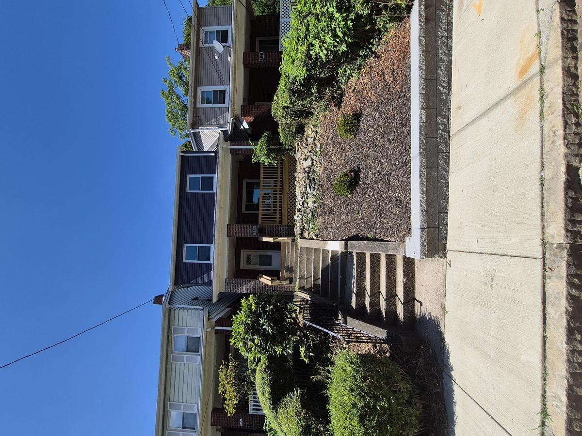 The front of 814 Delmont avenue