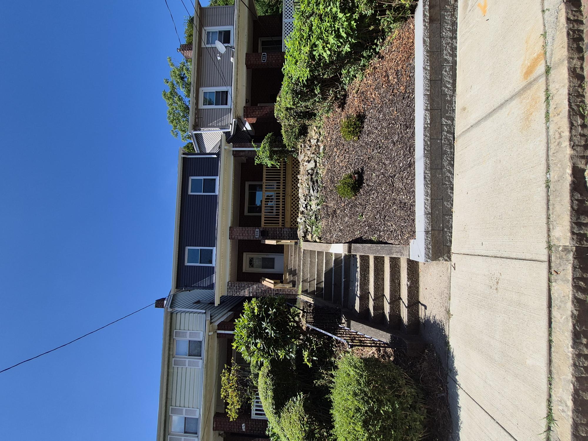 The front of 814 Delmont avenue